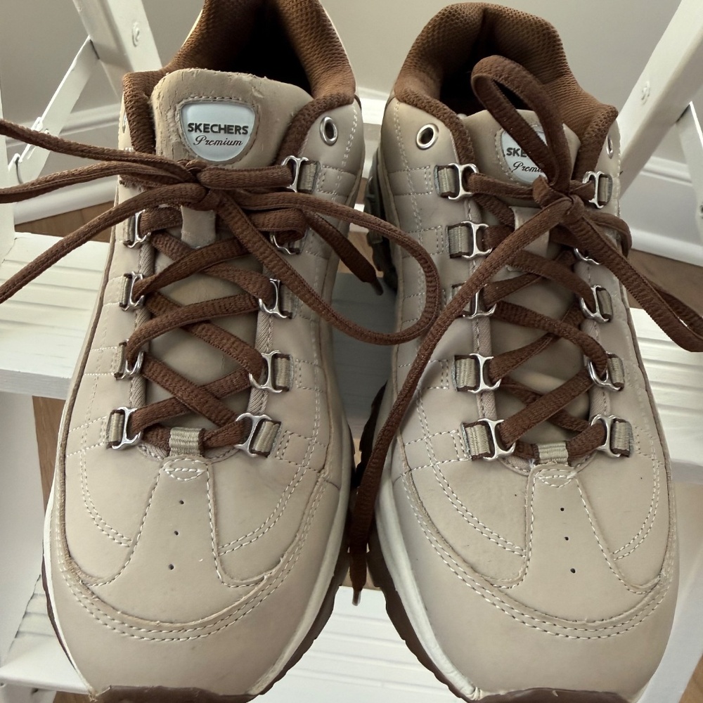 Sketchers Shoes Women’s Size 7 Premium Sport Sneaker
